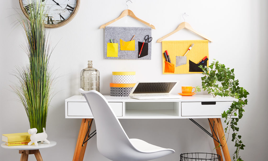 Kleiderbügel als Organizer für die Wand