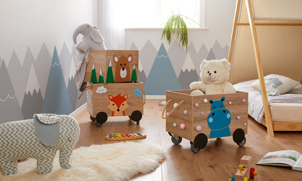 Spielzeugkiste mit Rollen selber machen