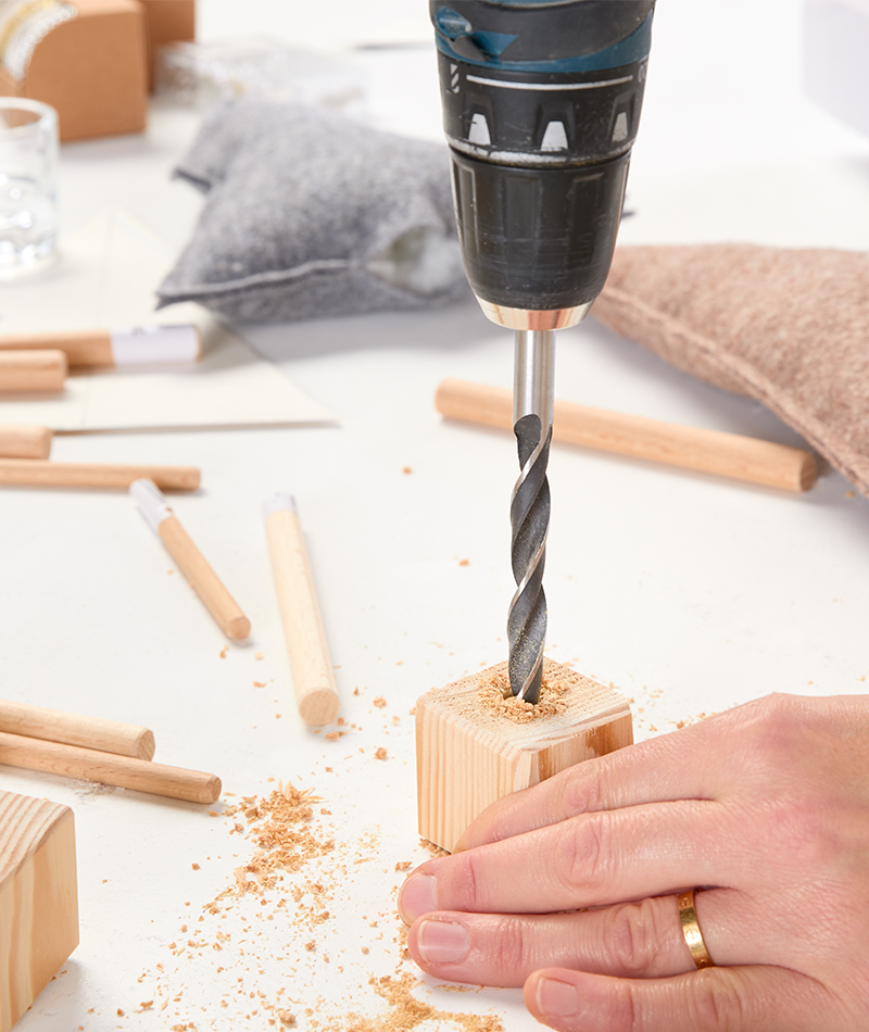 Mittig ein Loch bohren