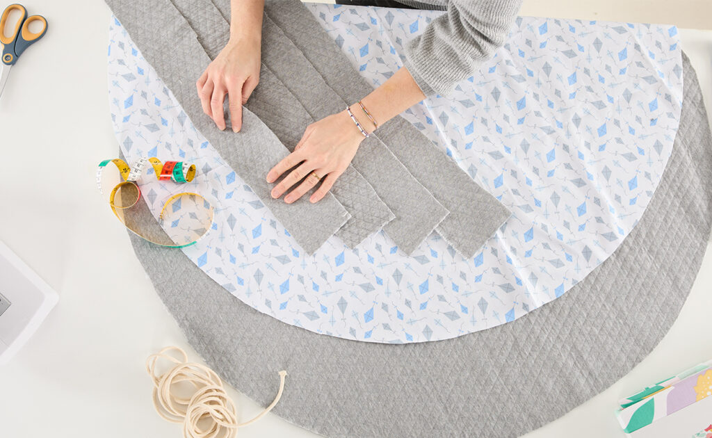 Alle Stoffteile, die man fĂŒr die Spieldecke braucht