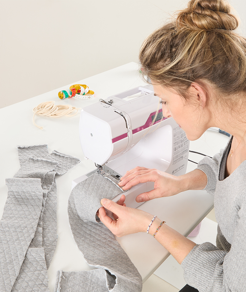 Die schmalen Kanten vom Tunnelzug werden umgenÀht