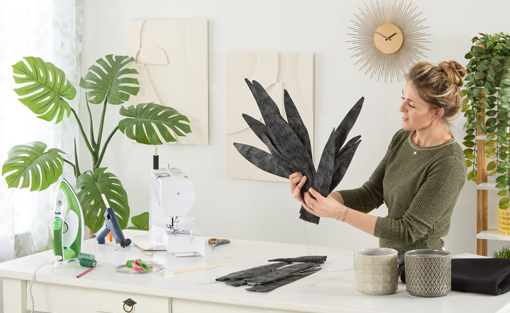 Zimmerpflanze_aus_Stoff_selber_naehen_moemax_Blog_Yvonne_bastelt_eine_Stoffpflanze